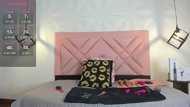 Snapshot of Caroline_daring chatting on 05-31-26, 11:50 Caroline daring online show from 05-31-26, 11:50