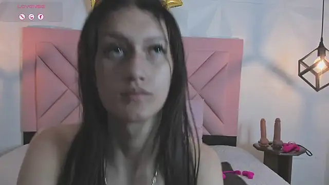 Snapshot of Caroline_daring chatting on 07-06-26, 11:51 Caroline daring online show from 07-06-26, 11:51