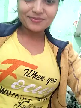 Snapshot of Hot-Pooja25 chatting on 01-06-26, 06:17 Hot-Pooja25 online show from 01-06-26, 06:17