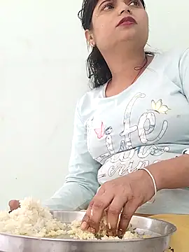 Hot-Pooja25 online show from 03-23-26, 05:55