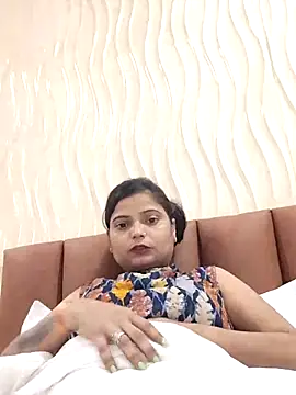 Hot-Pooja25 online show from 03-31-26, 12:38