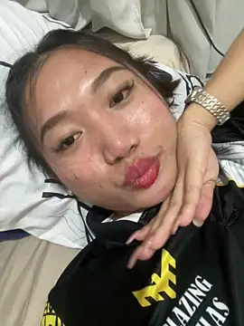 Snapshot of cassie_cakes chatting on 03-18-26, 11:35 cassie cakes online show from 03-18-26, 11:35