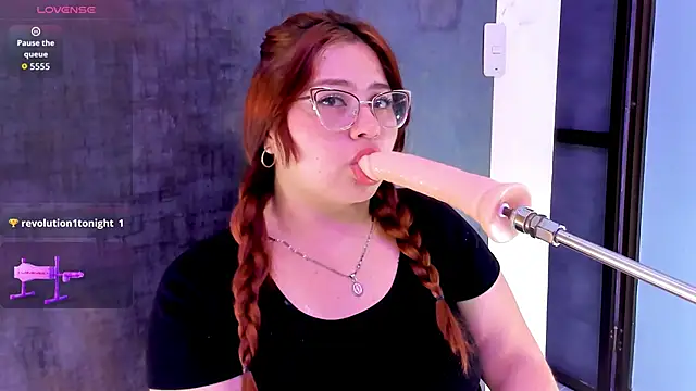 Snapshot of alana_glasses chatting on 09-18-25, 11:45 alana glasses online show from 09-18-25, 11:45