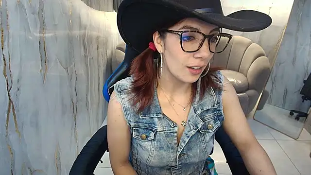 nadia r  online show from 07-04-26, 07:42