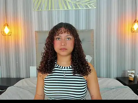 Snapshot of Sofiapassionne chatting on 06-04-26, 01:50 Sofiapassionne online show from 06-04-26, 01:50