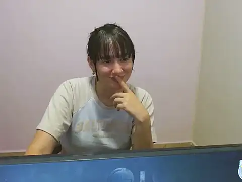 Snapshot of butterflyfree1 chatting on 09-19-25, 04:36 butterflyfree1 online show from 09-19-25, 04:36