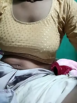 Snapshot of Aasha_devi05 chatting on 10-06-25, 05:10 Aasha devi05 online show from 10-06-25, 05:10