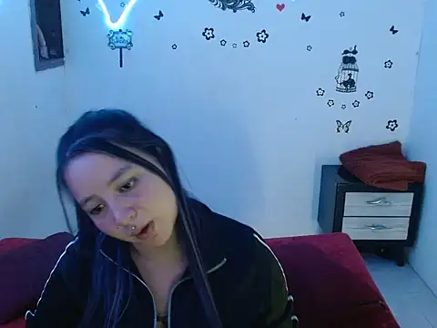 Mia2xsmith online show from 11-08-25, 07:23