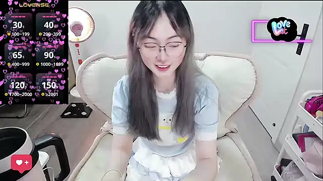 Snapshot of baby-yaya20 chatting on 02-15-26, 01:09 baby-yaya20 online show from 02-15-26, 01:09