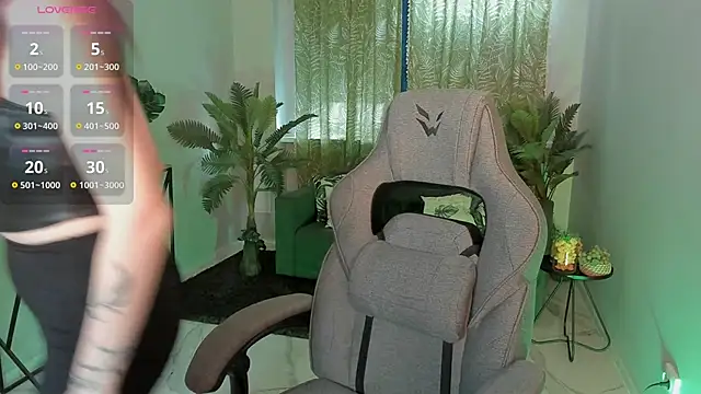 Snapshot of FlexyFox chatting on 11-12-25, 07:20 FlexyFox online show from 11-12-25, 07:20