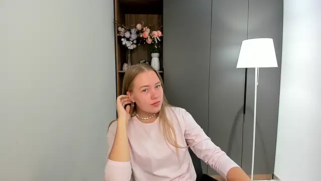 AlbaMesick online show from 09-11-25, 05:40