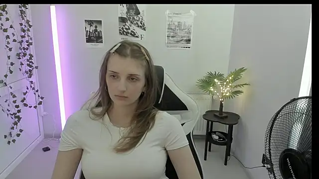 Snapshot of NeyliDream chatting on 06-30-26, 12:17 NeyliDream online show from 06-30-26, 12:17