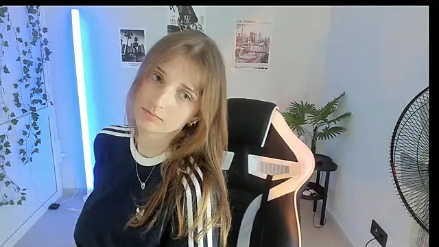 Snapshot of NeyliDream chatting on 07-29-26, 01:09 NeyliDream online show from 07-29-26, 01:09