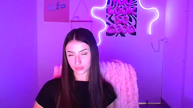 Snapshot of AlisaBubbles chatting on 11-17-25, 12:33 AlisaBubbles online show from 11-17-25, 12:33