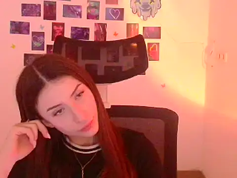 Snapshot of AlisaBubbles chatting on 11-21-25, 06:45 AlisaBubbles online show from 11-21-25, 06:45