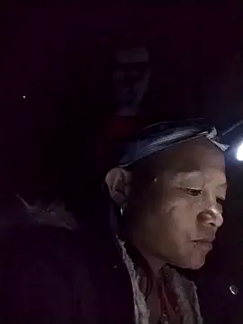 Snapshot of Samdim23 chatting on 11-03-25, 02:40 Samdim23 online show from 11-03-25, 02:40