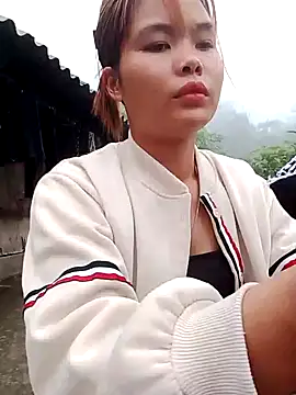 Huyen x online show from 04-27-26, 02:09