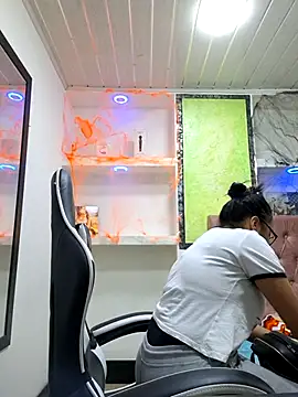 susan mooree online show from 10-28-25, 06:43