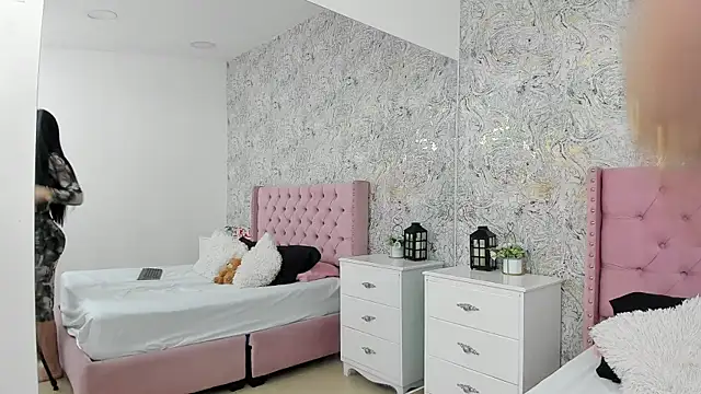 PaolaSanz online show from 10-04-25, 11:41