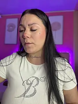 Snapshot of Megaan__More chatting on 05-12-26, 05:59 Megaan More online show from 05-12-26, 05:59