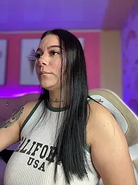 Snapshot of Megaan__More chatting on 05-20-26, 04:29 Megaan More online show from 05-20-26, 04:29