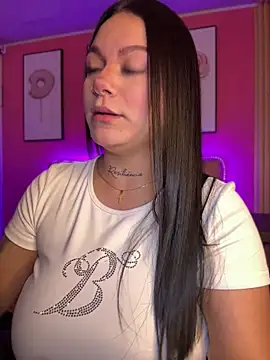 Snapshot of Megaan__More chatting on 06-09-26, 02:01 Megaan More online show from 06-09-26, 02:01