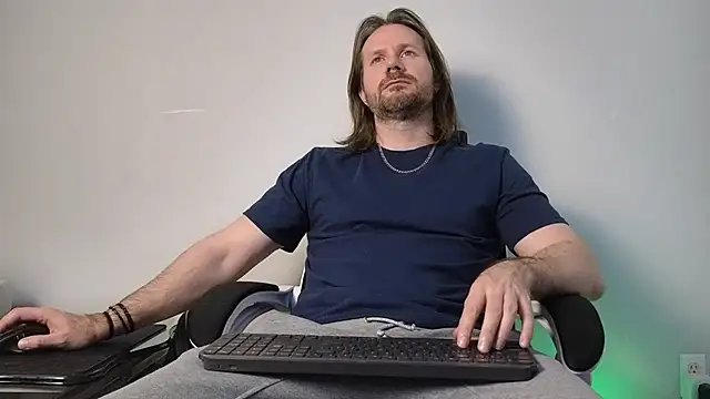 AlbinoAdonis online show from 12-19-25, 08:16