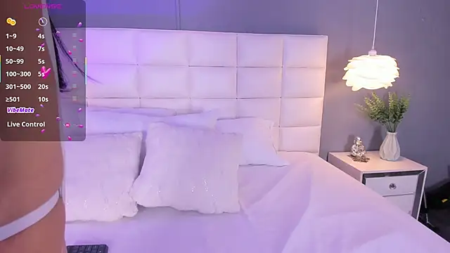 LunaBloomn online show from 04-21-26, 05:06