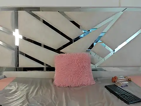 Kimberly TaylorX online show from 11-30-25, 08:57