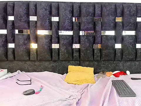 Kimberly TaylorX online show from 12-16-25, 09:03