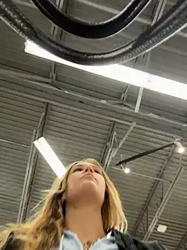 Snapshot of AllesandraLove chatting on 01-06-26, 06:00 AllesandraLove online show from 01-06-26, 06:00