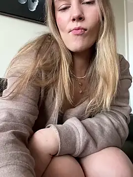 Snapshot of AllesandraLove chatting on 02-01-26, 07:56 AllesandraLove online show from 02-01-26, 07:56