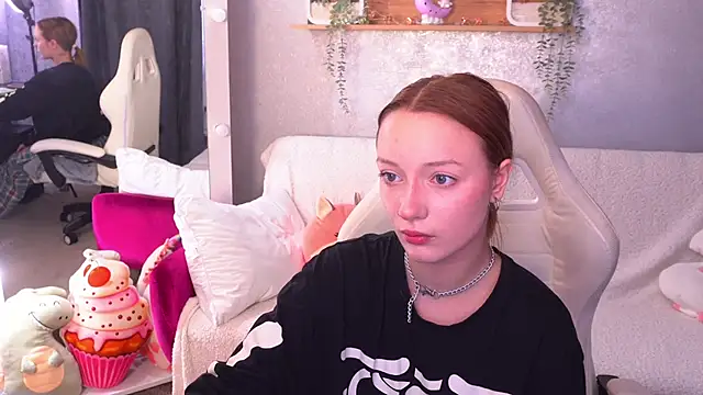 Snapshot of FoxyMayy chatting on 10-10-25, 07:18 FoxyMayy online show from 10-10-25, 07:18