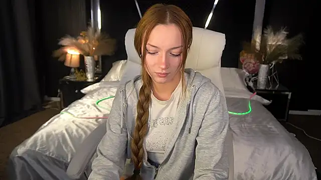 Snapshot of FoxyMayy chatting on 11-09-25, 09:02 FoxyMayy online show from 11-09-25, 09:02