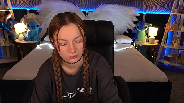 Snapshot of FoxyMayy chatting on 11-26-25, 01:56 FoxyMayy online show from 11-26-25, 01:56