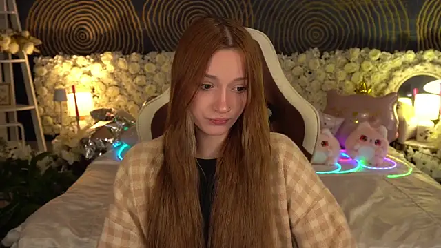 Snapshot of FoxyMayy chatting on 05-17-26, 12:56 FoxyMayy online show from 05-17-26, 12:56