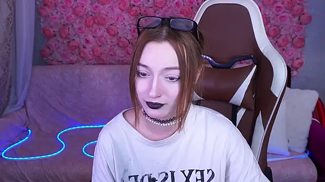 Snapshot of FoxyMayy chatting on 06-08-26, 01:28 FoxyMayy online show from 06-08-26, 01:28