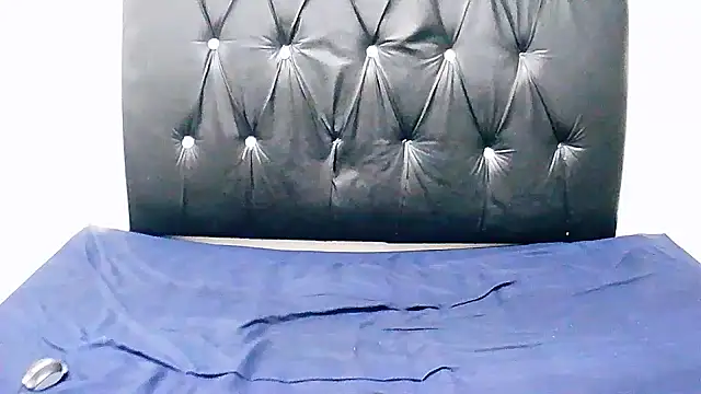 Snapshot of Iris-Pinky chatting on 11-23-25, 06:19 Iris-Pinky online show from 11-23-25, 06:19