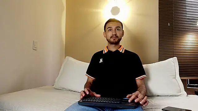 Axel Moon S online show from 11-25-25, 07:47