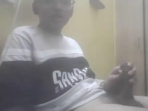 Snapshot of slavedog1107 chatting on 02-12-26, 02:01 slavedog1107 online show from 02-12-26, 02:01