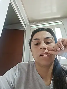 Snapshot of vanessa-titisM chatting on 05-29-26, 08:29 vanessa-titisM online show from 05-29-26, 08:29