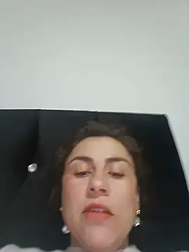 Snapshot of vanessa-titisM chatting on 06-04-26, 02:17 vanessa-titisM online show from 06-04-26, 02:17