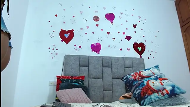 ebony joness online show from 12-14-25, 05:07