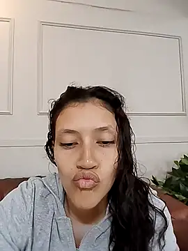 ArielBlossom    online show from 10-02-25, 11:17