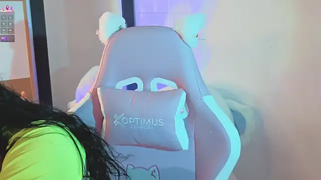 ashlynnlowe  online show from 04-22-26, 10:22