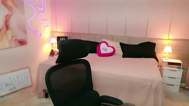 SoHighAngel online show from 07-18-26, 09:07