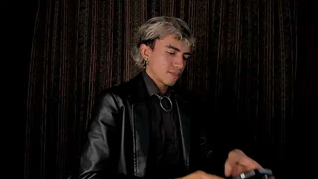 Snapshot of guynextdo0r chatting on 01-06-26, 12:25 guynextdo0r online show from 01-06-26, 12:25