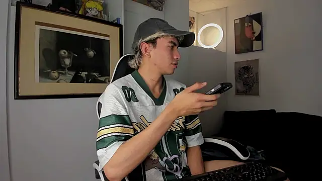 Snapshot of guynextdo0r chatting on 01-15-26, 11:19 guynextdo0r online show from 01-15-26, 11:19