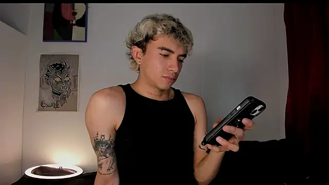 Snapshot of guynextdo0r chatting on 01-18-26, 10:35 guynextdo0r online show from 01-18-26, 10:35