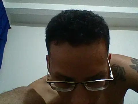 Snapshot of bluc96cm chatting on 09-11-25, 02:11 bluc96cm online show from 09-11-25, 02:11